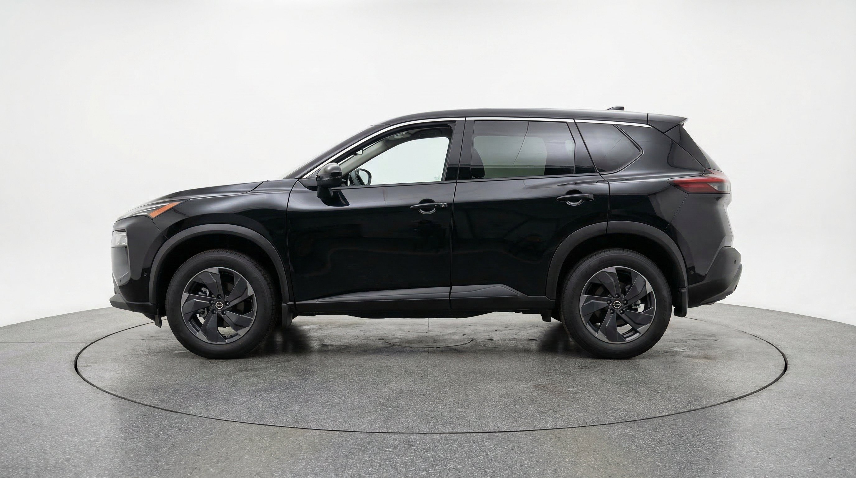 Used 2025 Nissan Rogue SV AWD/4WD image 5