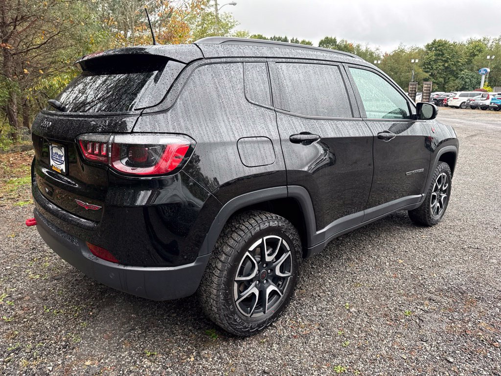 Used 2025 Jeep Compass Trailhawk AWD/4WD image 7