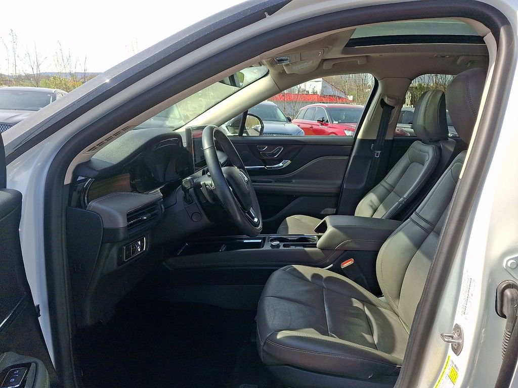 Certified 2023 Lincoln Corsair Reserve w/ Equipment Group 201A AWD/4WD image 13