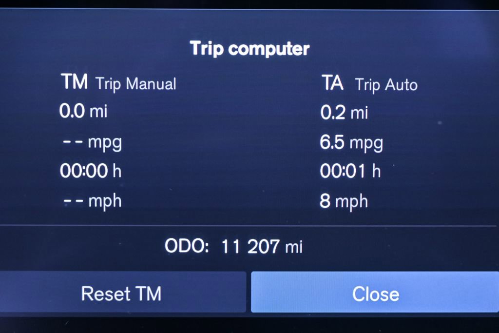 Certified 2025 Volvo XC40 B5 Plus image 13