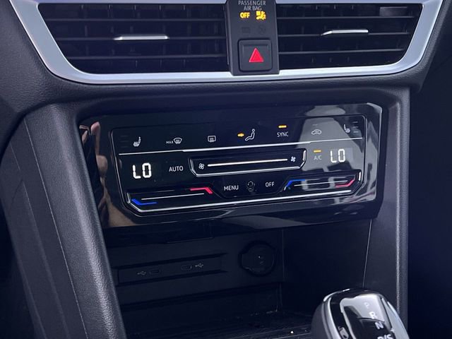 Used 2025 Volkswagen Taos SE image 18