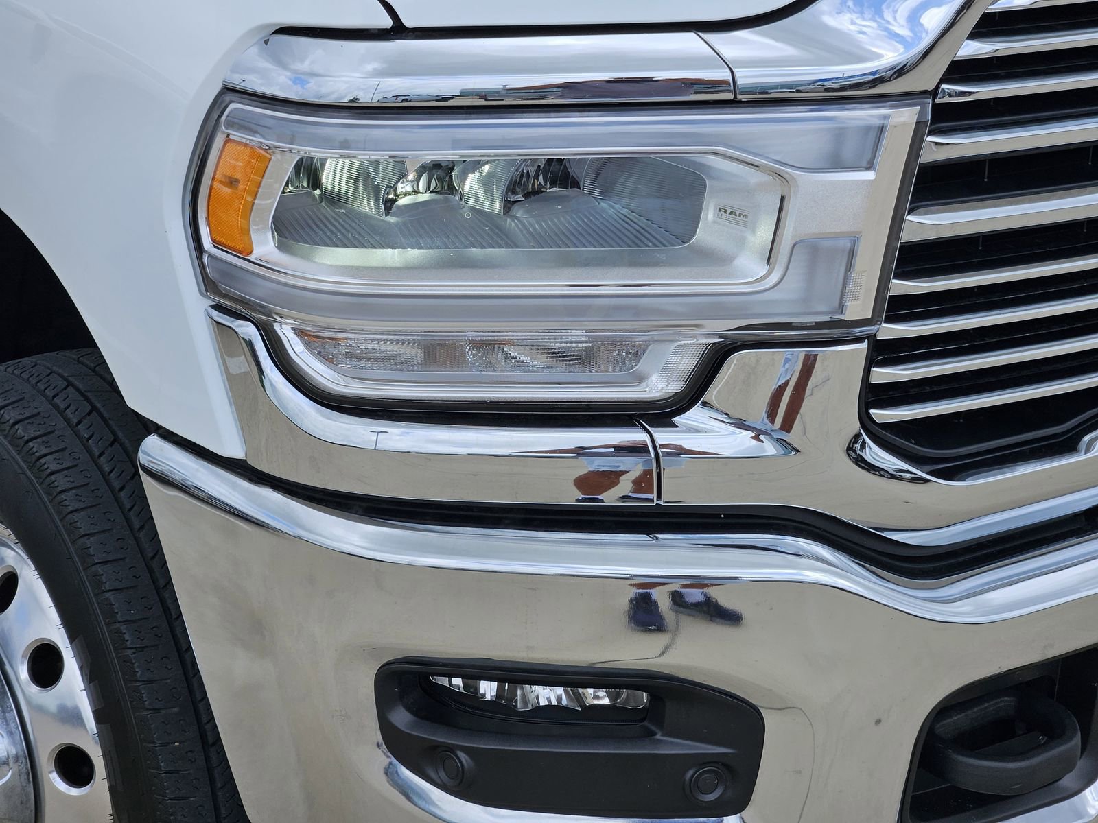 Used 2024 RAM 3500 Laramie w/ Chrome Bumper Package AWD/4WD image 10