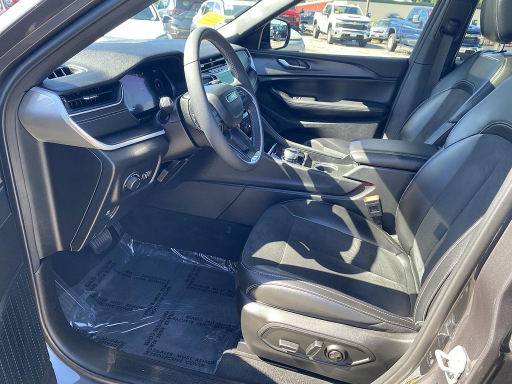 Used 2024 Jeep Grand Cherokee L Altitude AWD/4WD image 21