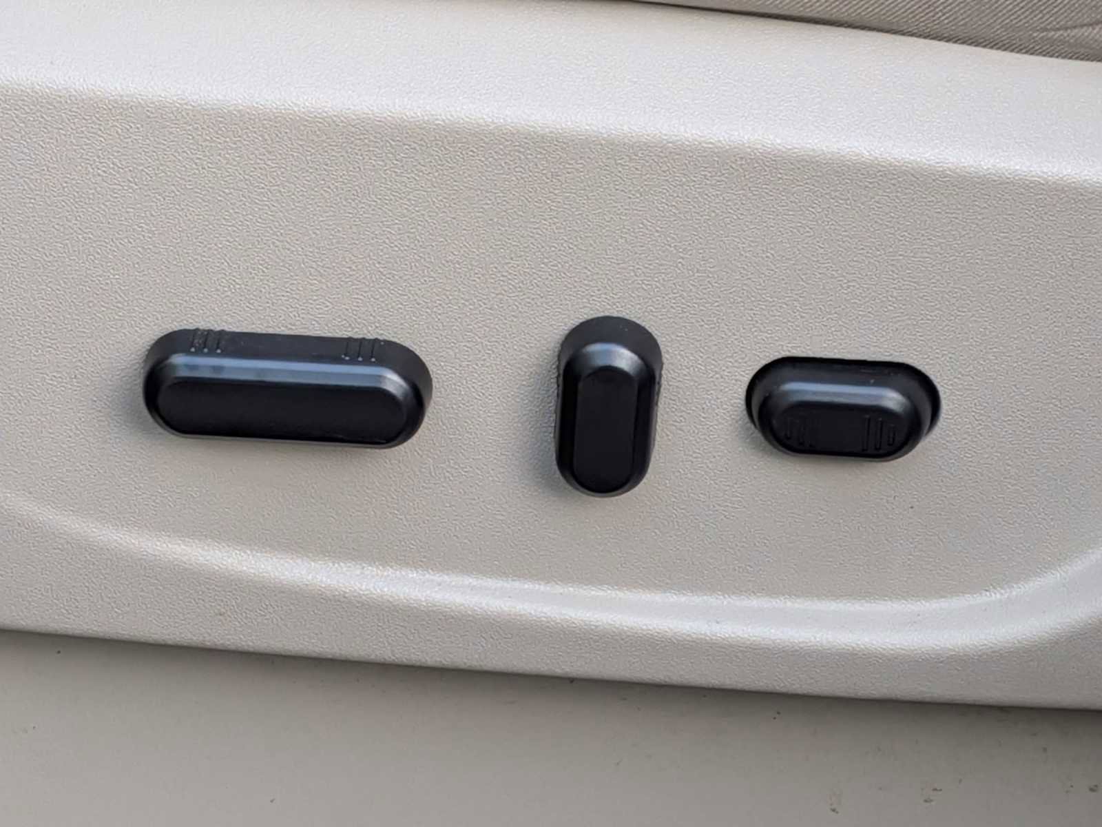 Used 2016 Ford Escape Titanium w/ Equipment Group 301A FWD image 16