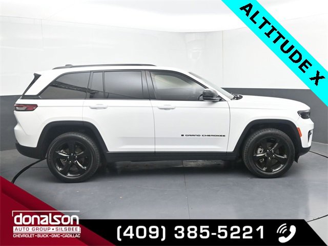 Used 2023 Jeep Grand Cherokee Altitude image 2