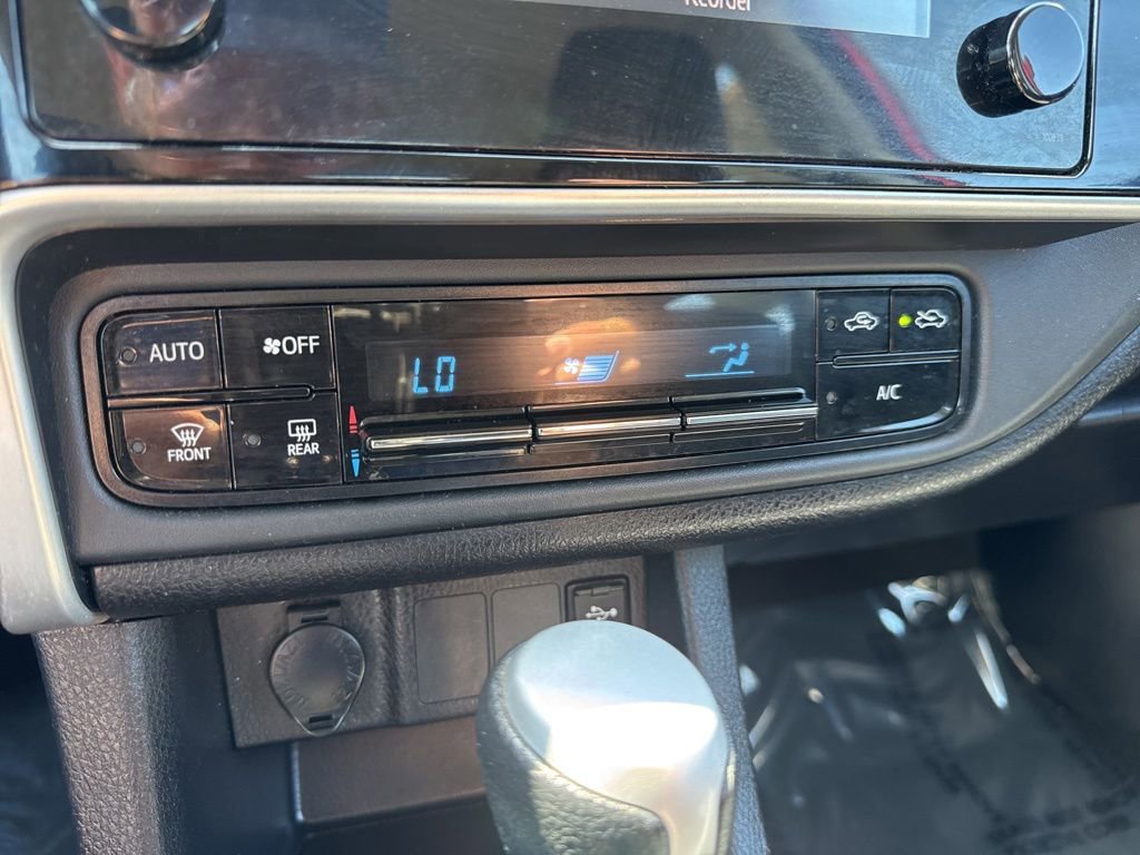 Used 2017 Toyota Corolla LE FWD image 17