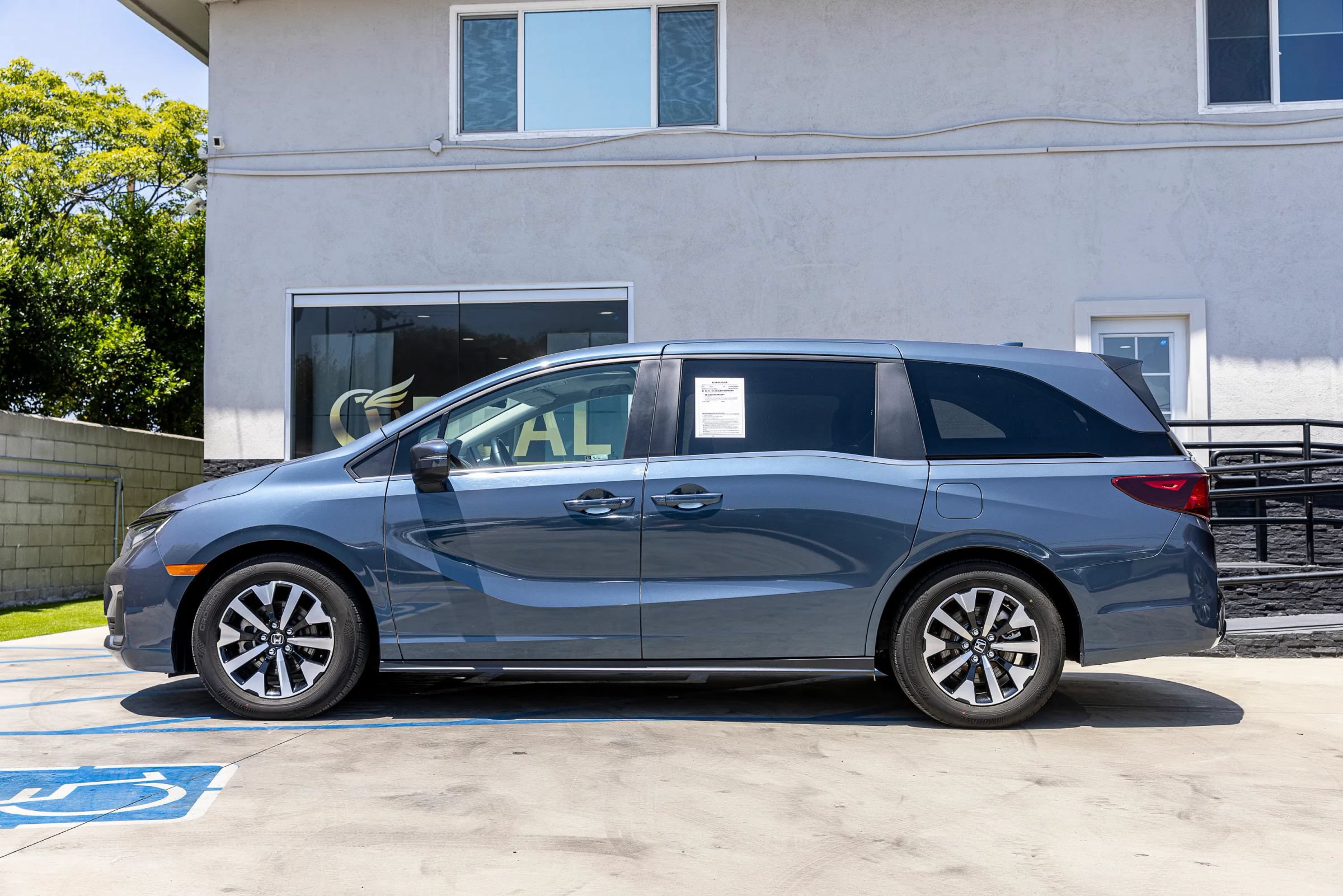 Used 2025 Honda Odyssey EX-L image 9