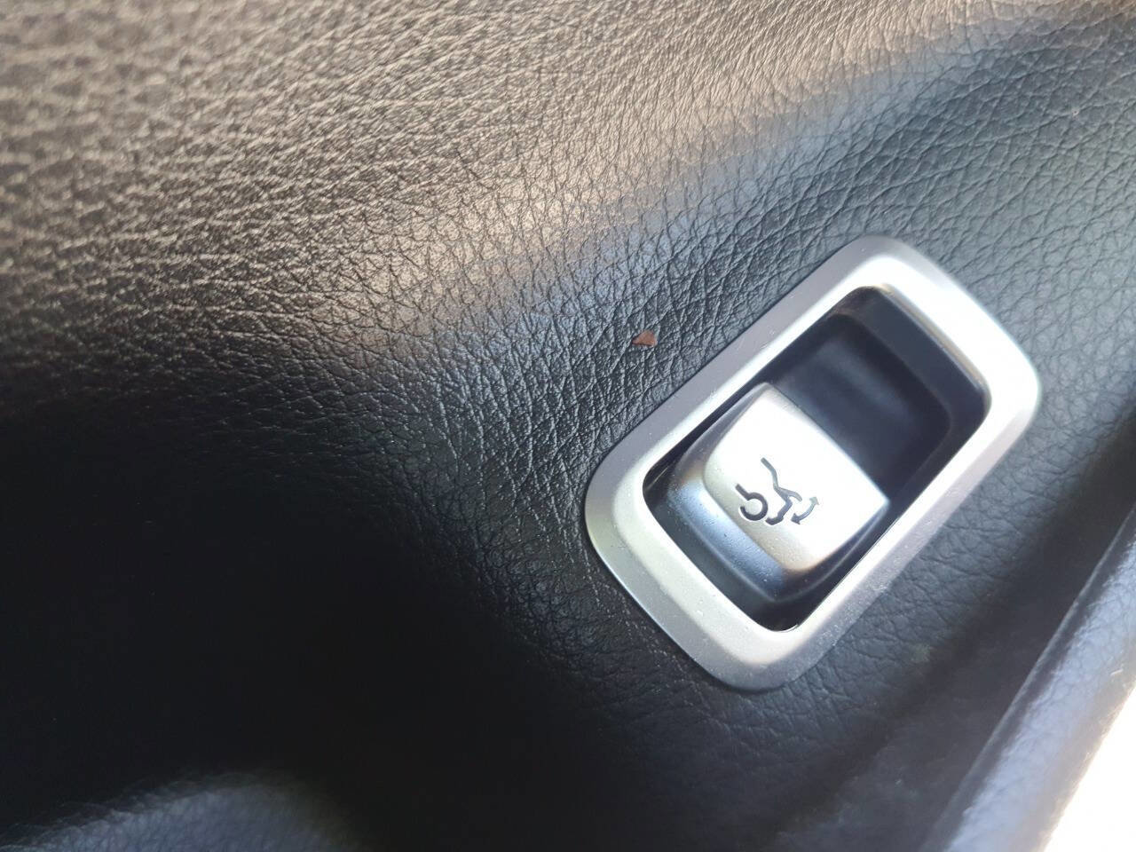 Used 2017 Mercedes-Benz S 550 4MATIC Sedan image 32