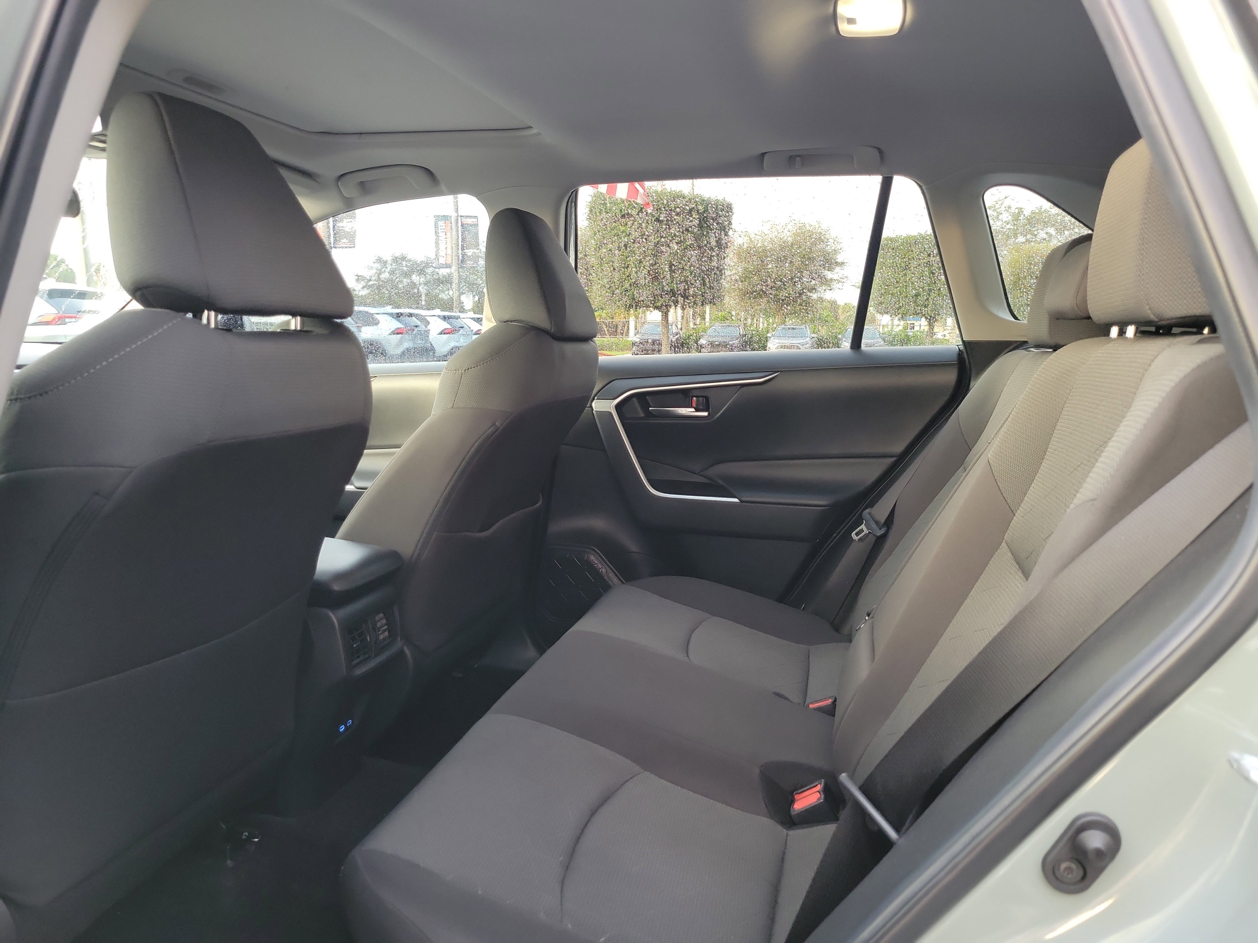 Used 2022 Toyota RAV4 XLE image 18