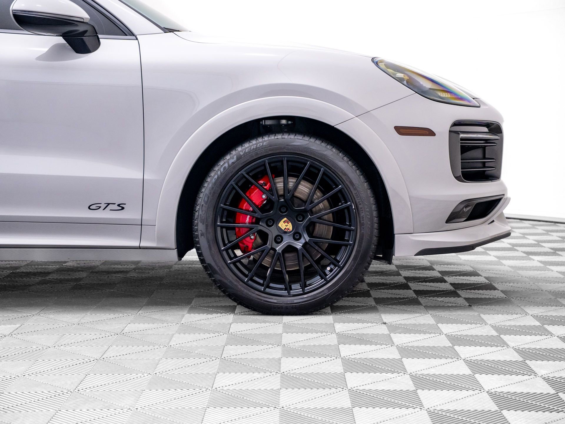 Used 2022 Porsche Cayenne GTS AWD/4WD image 37