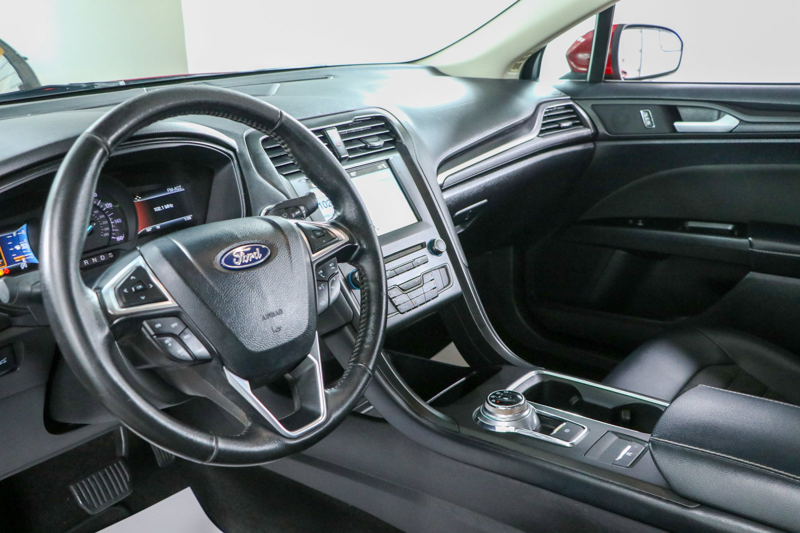 Used 2018 Ford Fusion SE w/ Equipment Group 201A FWD image 22