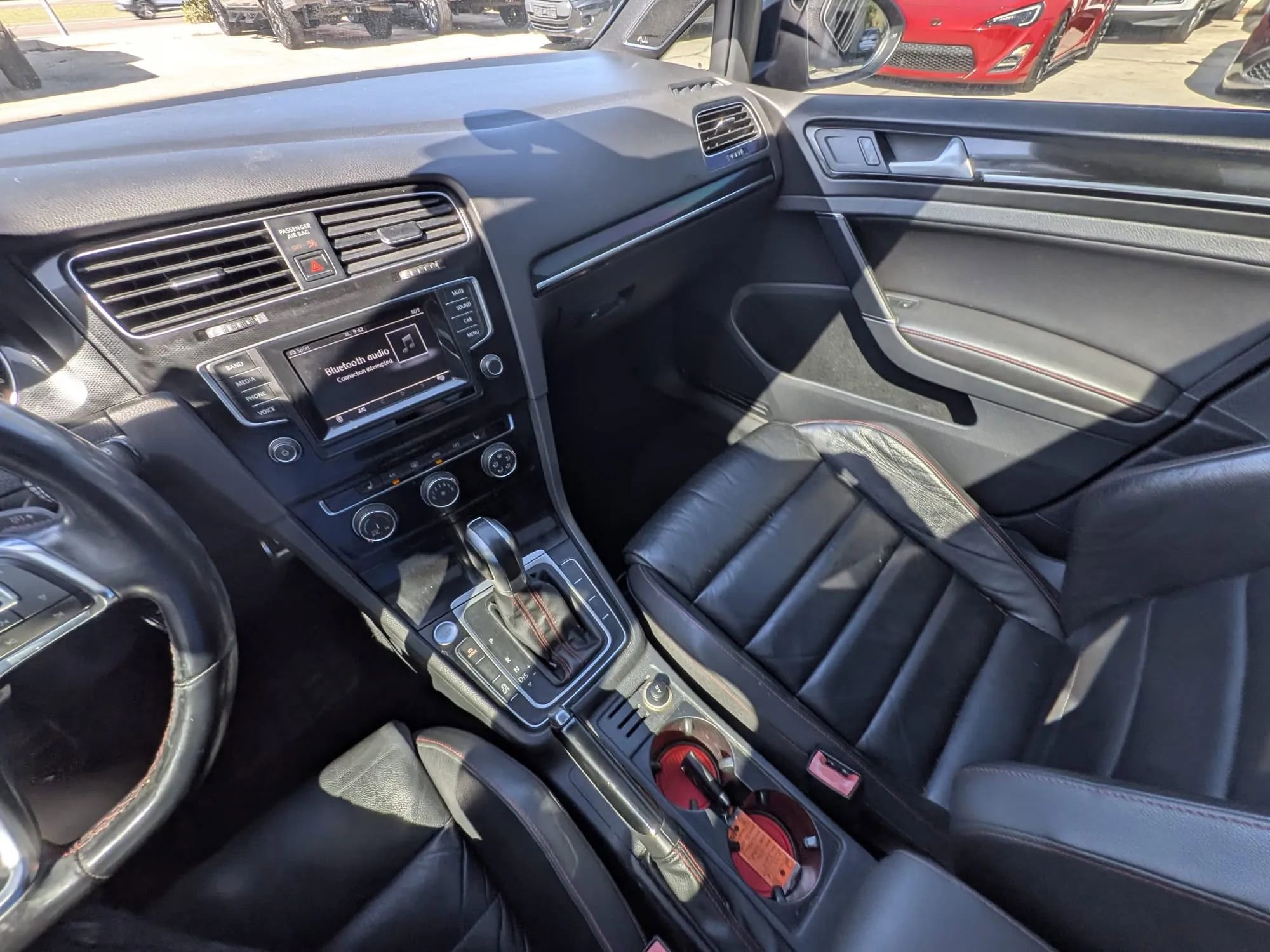 Used 2015 Volkswagen Golf 4-Door image 15