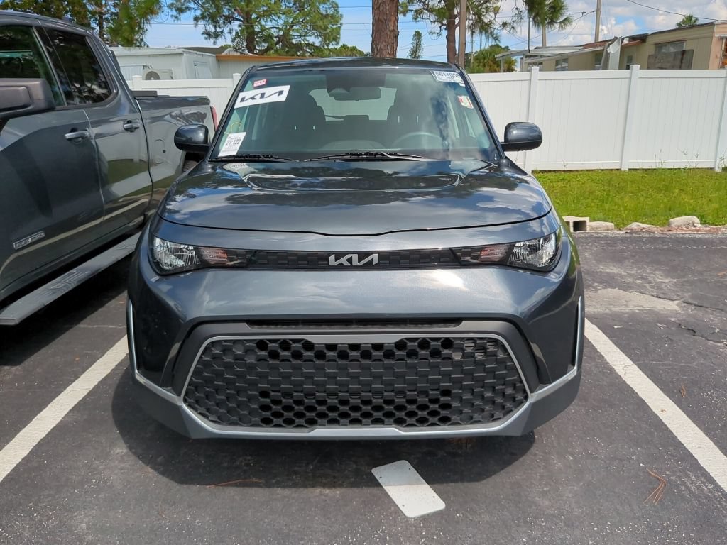 Certified 2025 Kia Soul LX w/ LX Technology Package FWD image 4