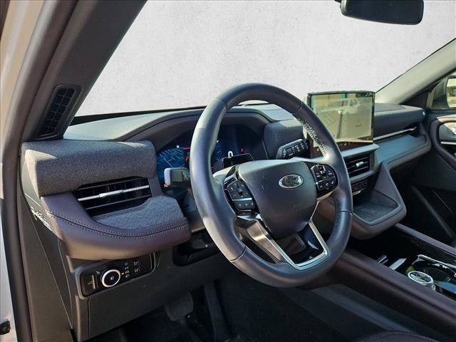 Used 2025 Ford Explorer Platinum RWD image 10