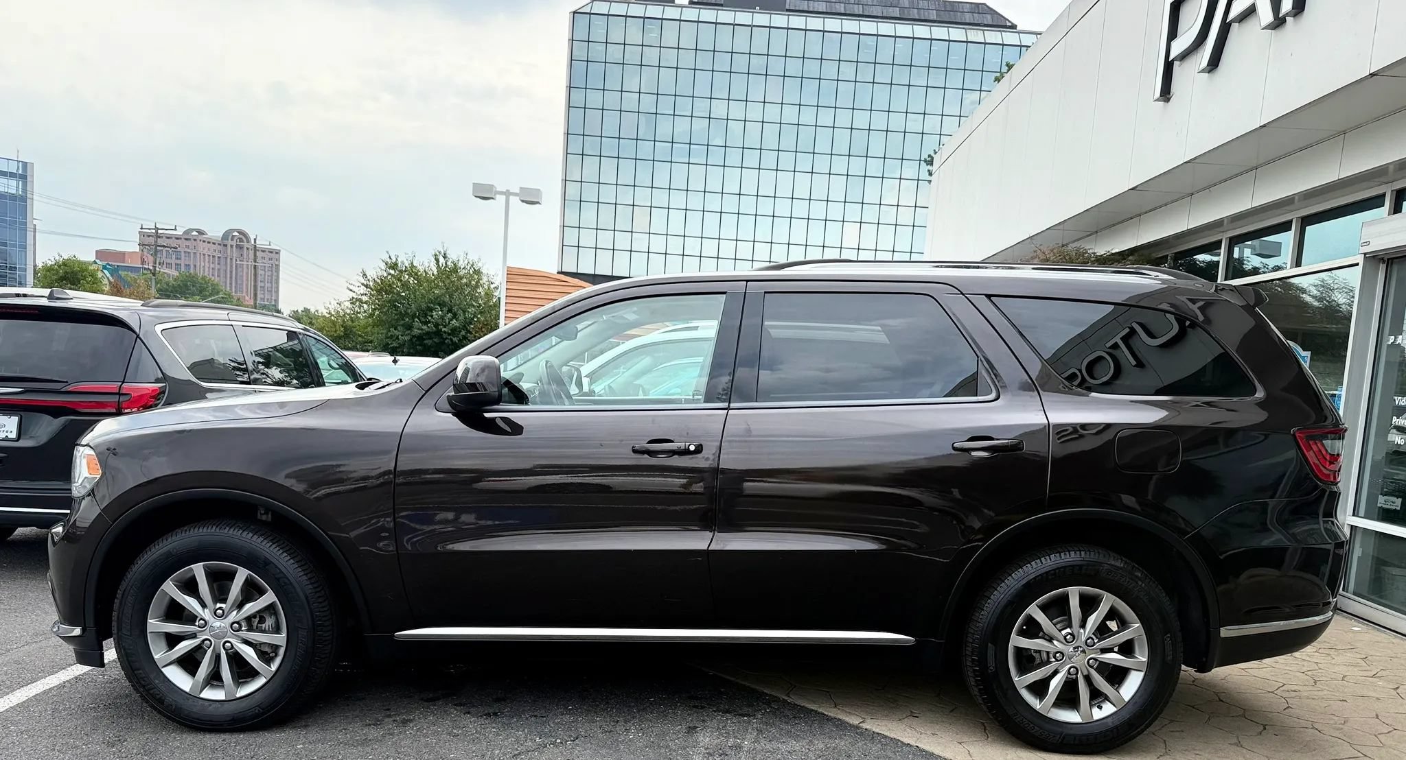 Used 2017 Dodge Durango SXT w/ Quick Order Package 23B AWD/4WD image 4