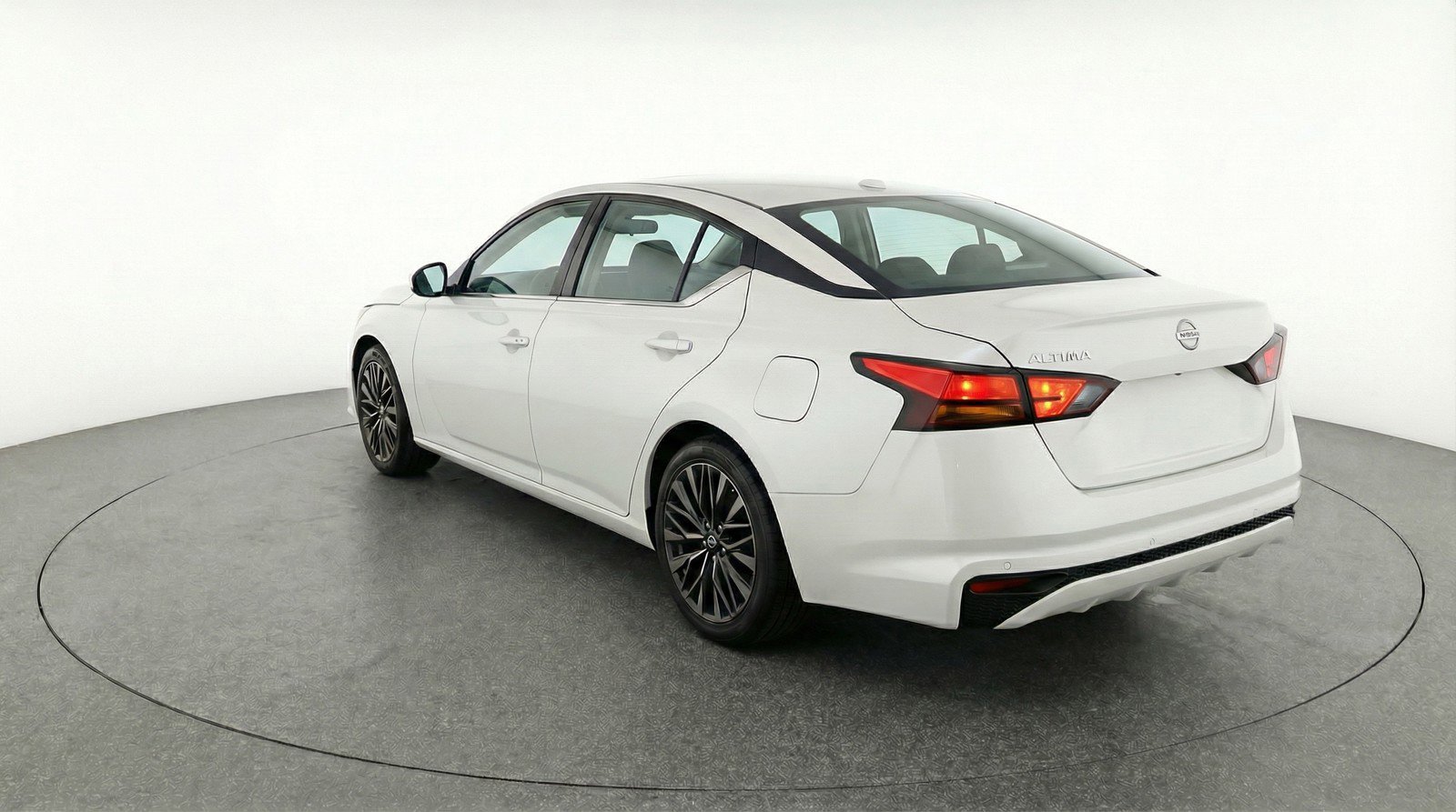 Used 2025 Nissan Altima 2.5 SV FWD image 6