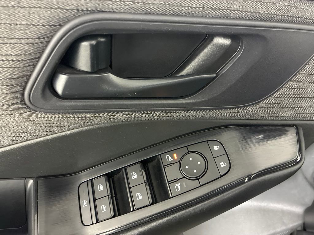 Used 2023 Nissan Rogue S AWD/4WD image 12