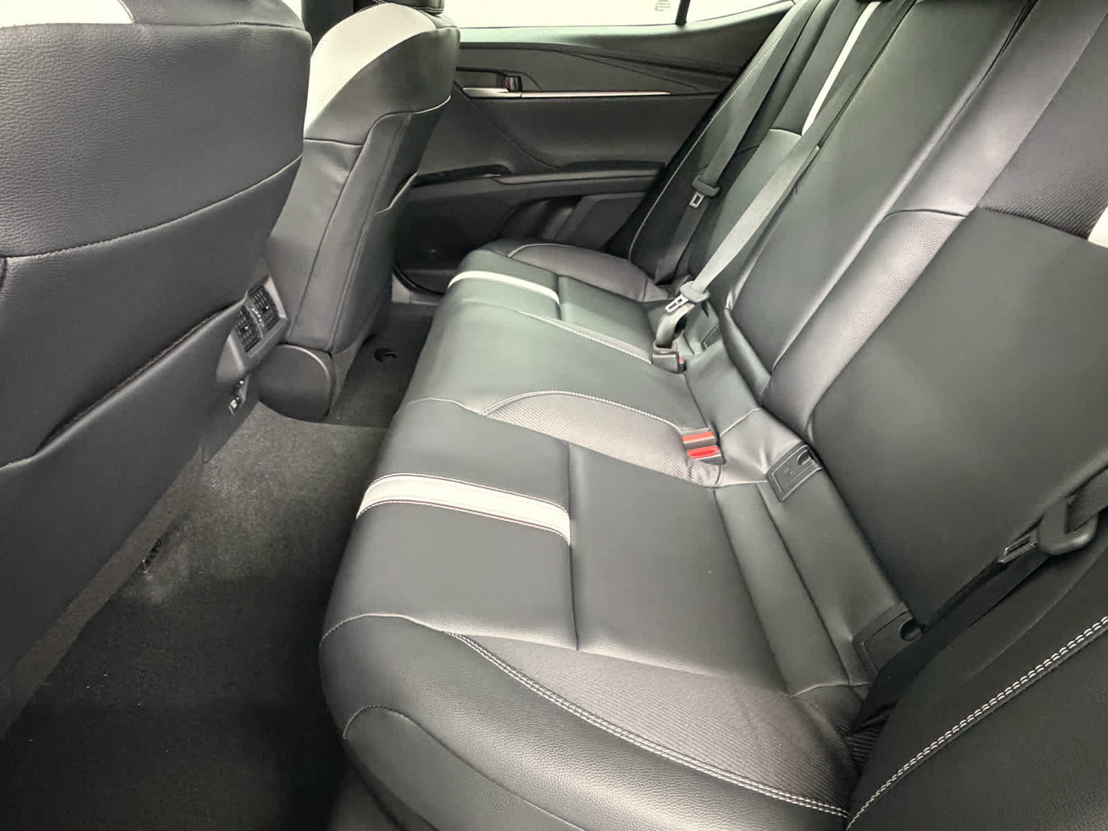New 2026 Toyota Camry SE w/ Multimedia Upgrade Package FWD image 29