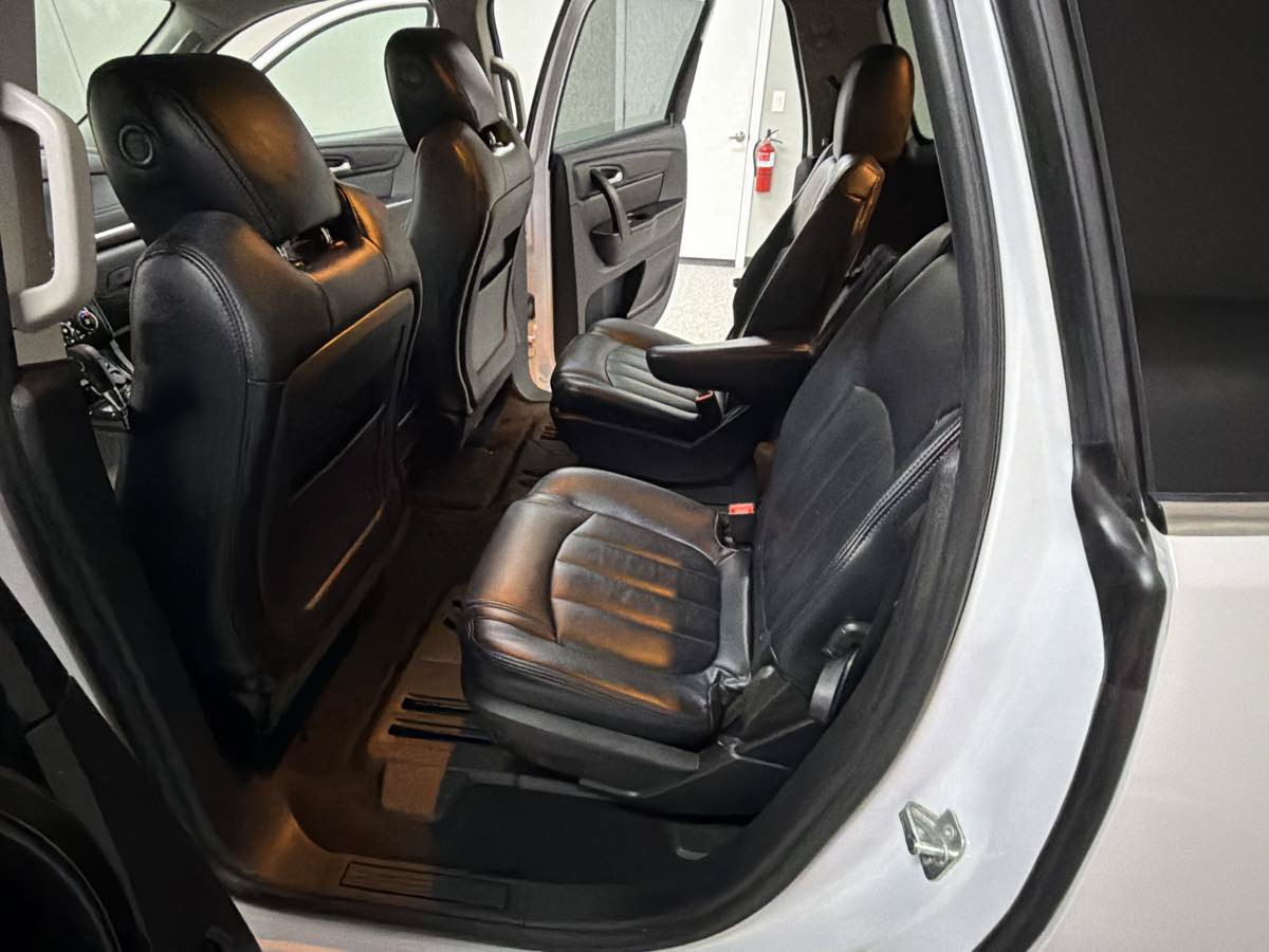 Used 2017 Chevrolet Traverse LT FWD image 22