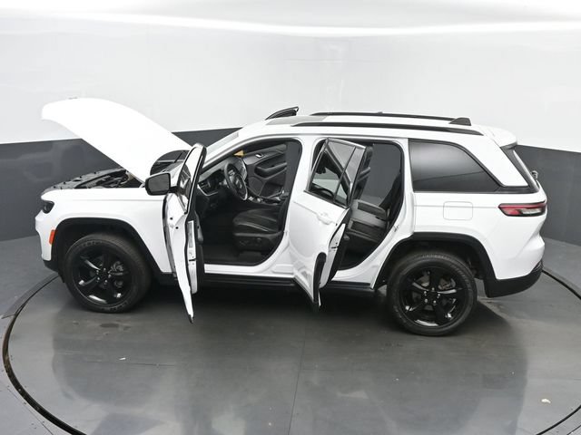 Used 2023 Jeep Grand Cherokee Altitude AWD/4WD image 61