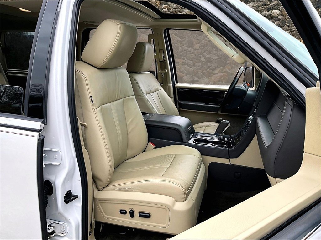 Used 2017 Lincoln Navigator Reserve image 7