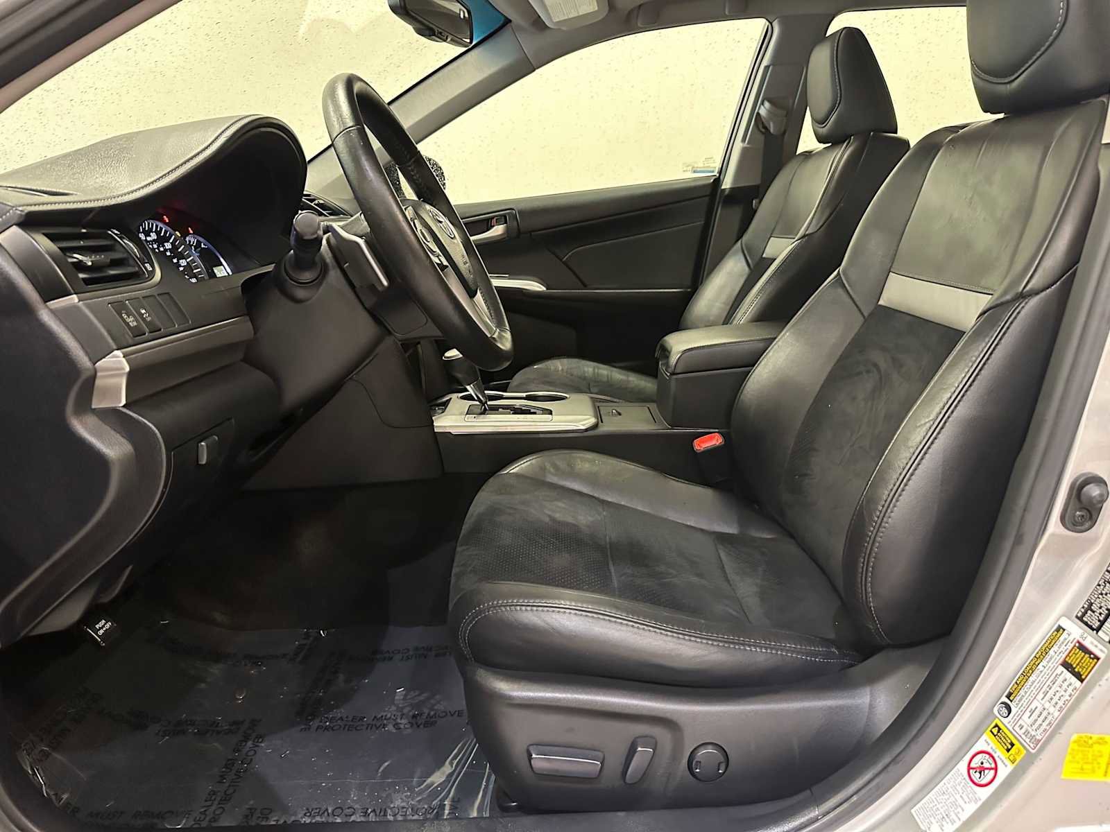 Used 2013 Toyota Camry SE w/ Leather Pkg image 19