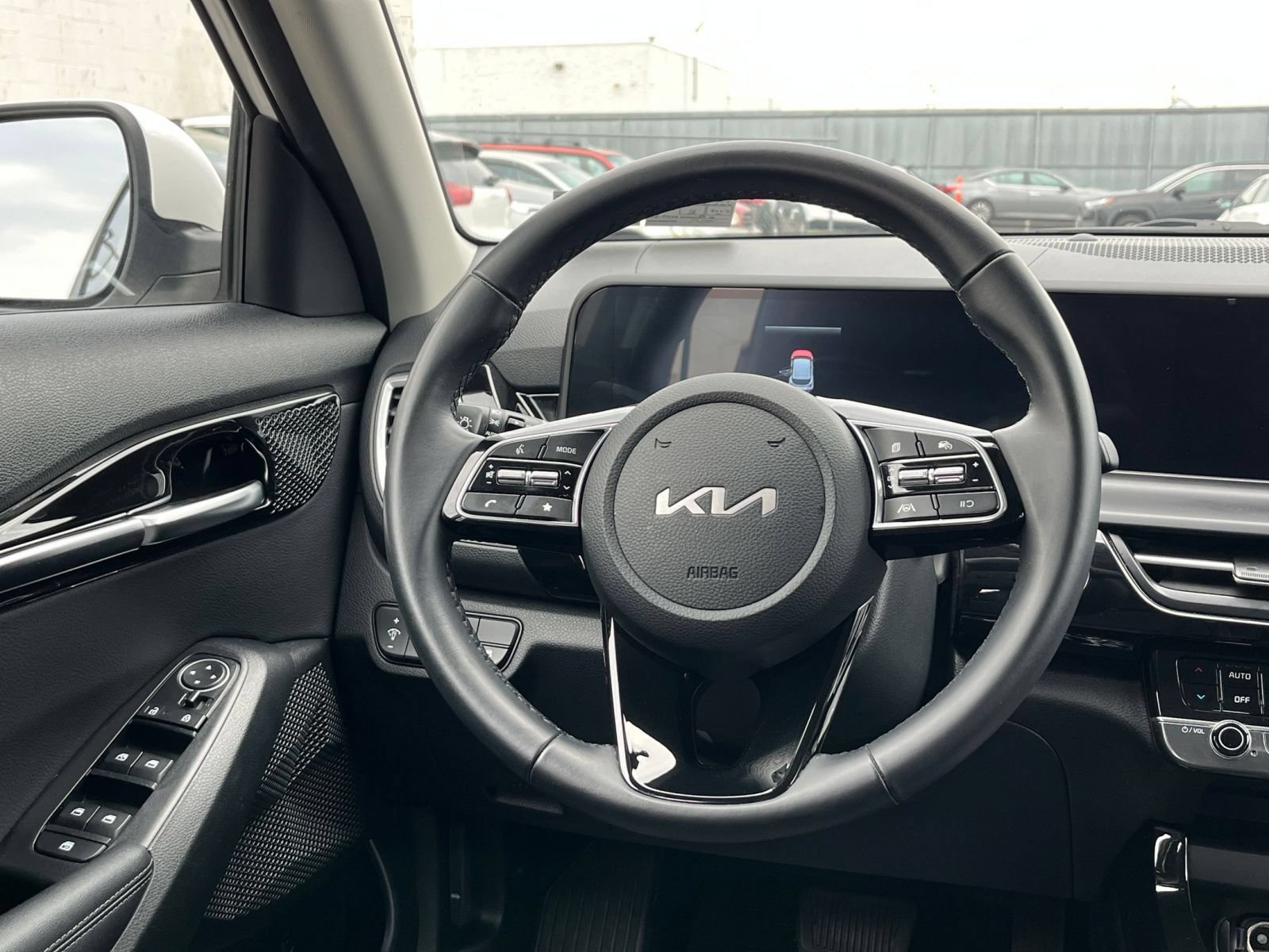 Used 2025 Kia Seltos S FWD image 28