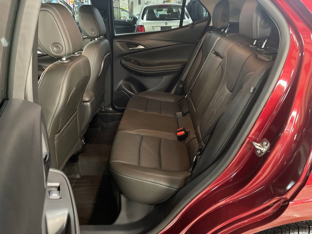 Used 2025 Buick Encore GX Avenir w/ Avenir Convenience Package AWD/4WD image 27