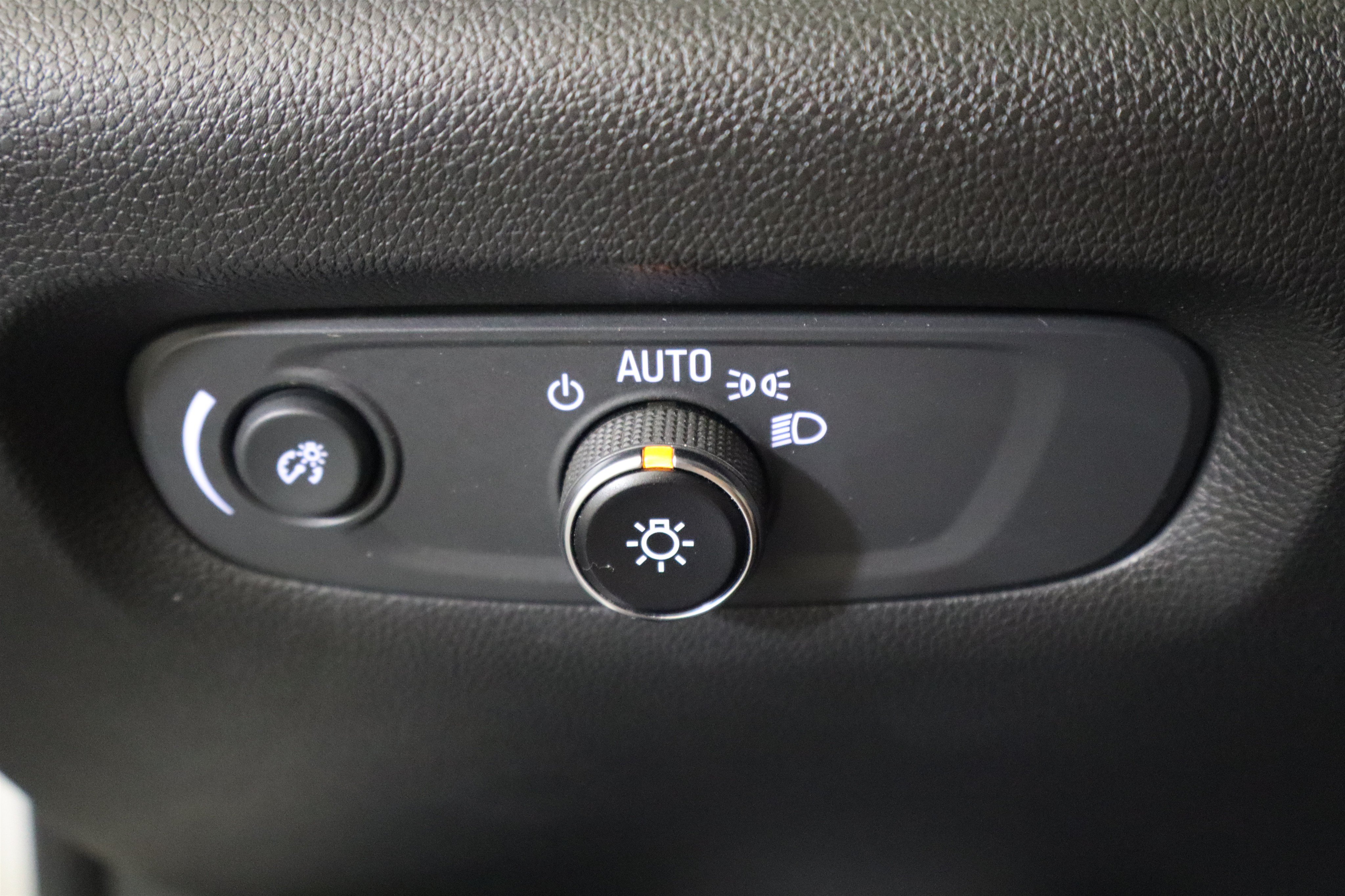 Used 2023 Chevrolet Traverse LS FWD image 33