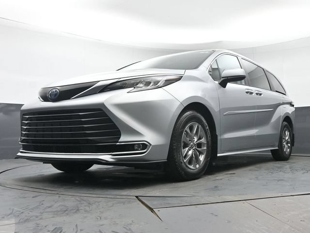 Certified 2023 Toyota Sienna XLE w/ Protection Package (TMS) FWD image 33