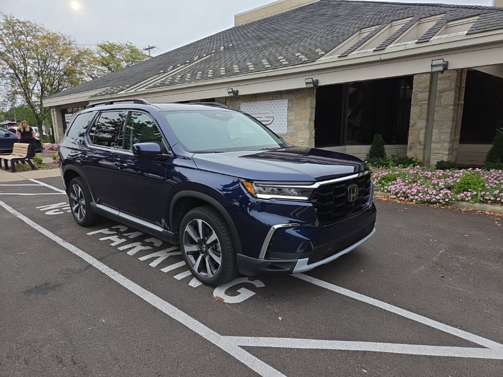 Used 2024 Honda Pilot Touring image 4
