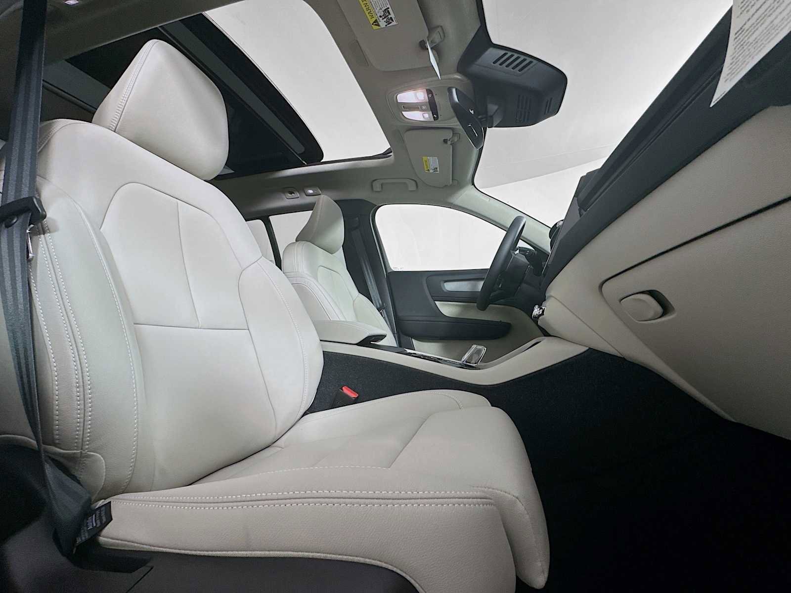 Used 2025 Volvo XC40 B5 Plus w/ Climate Package image 27