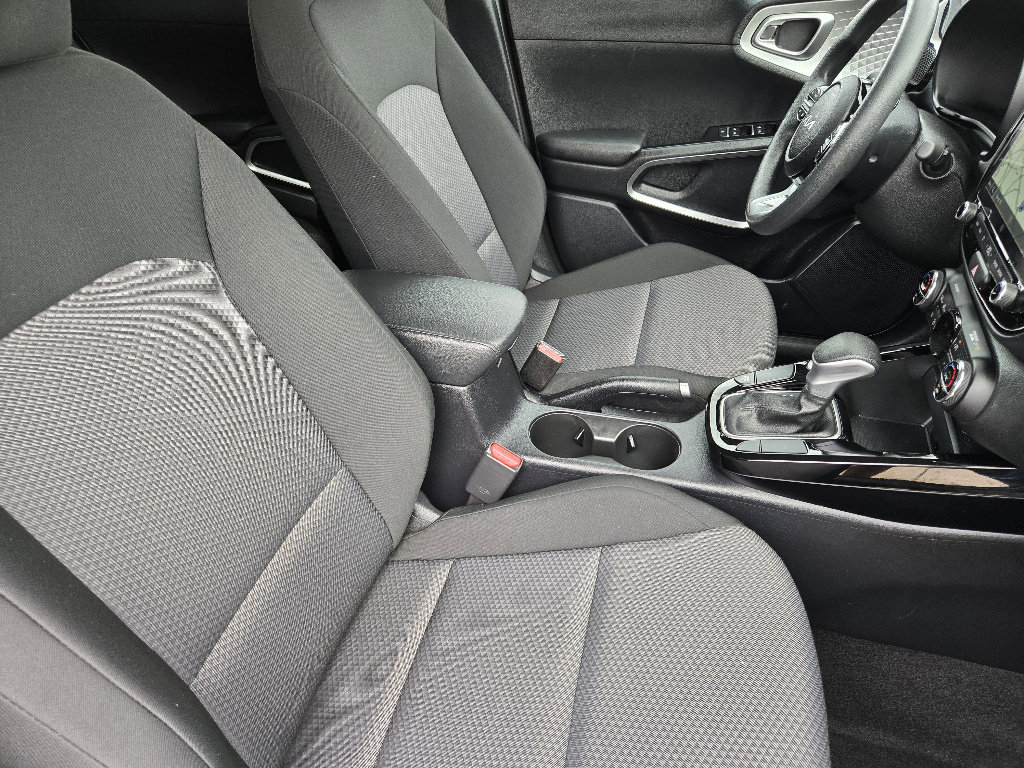 Certified 2025 Kia Soul S image 18