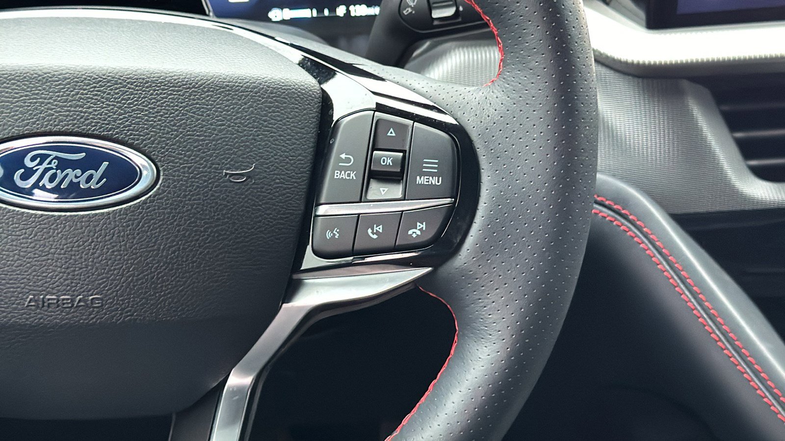 Used 2025 Ford Explorer ST-Line w/ Premium Package image 33