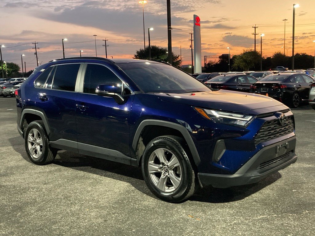 Used 2025 Toyota RAV4 XLE w/ Convenience Package FWD image 3