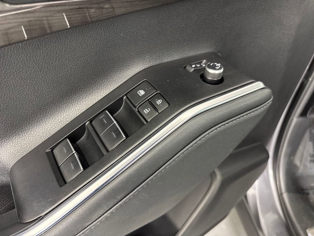 Used 2023 Toyota Highlander Platinum image 11