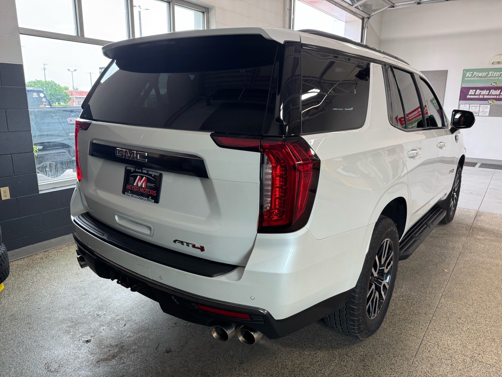 Used 2023 GMC Yukon AT4 w/ Max Trailering Package AWD/4WD image 5