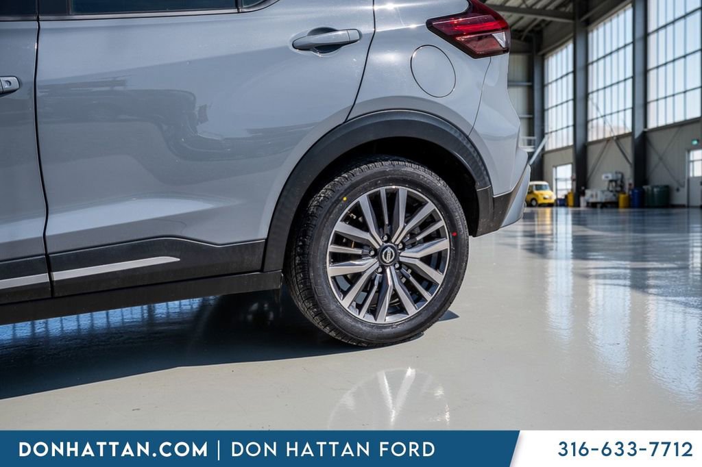 Used 2021 Nissan Kicks SR w/ SR Premium Package image 32