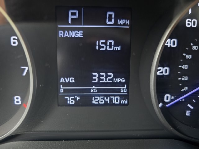 Used 2017 Hyundai Elantra SE FWD image 2