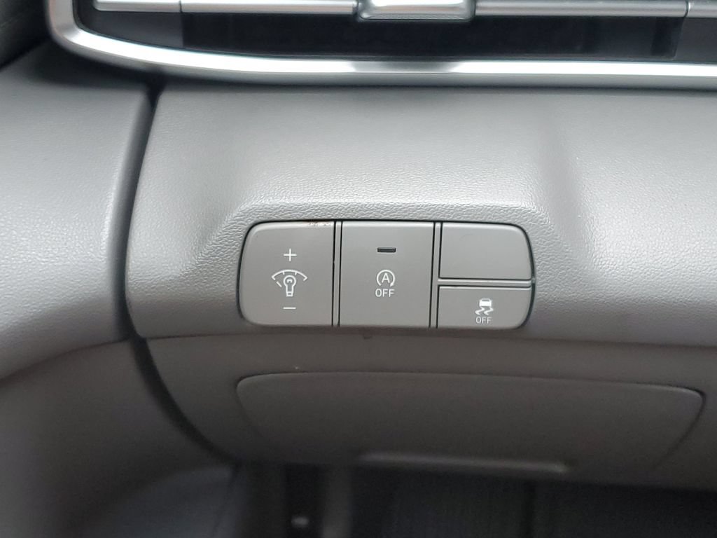 Used 2025 Hyundai Elantra SE FWD image 30