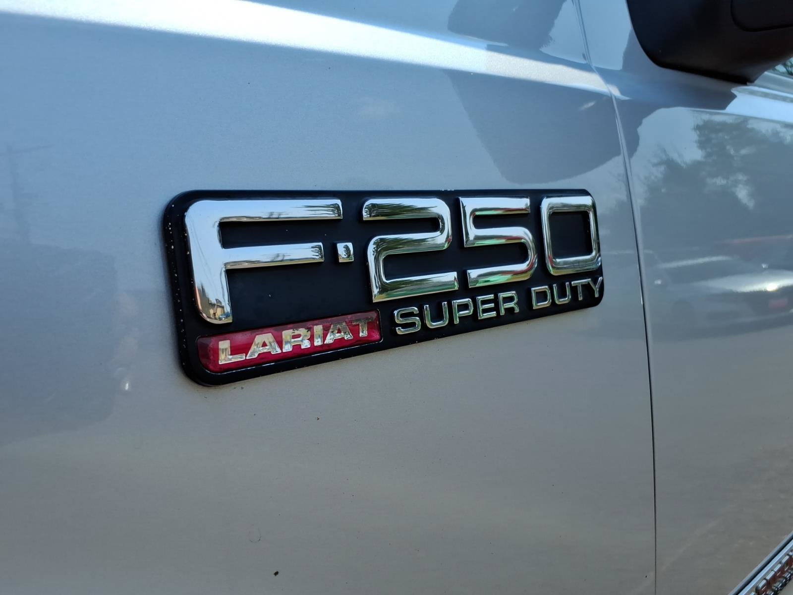 Used 2004 Ford F250 Lariat AWD/4WD image 2