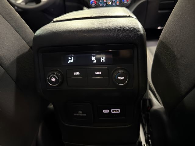 Used 2023 GMC Acadia SLE w/ Driver Convenience Package image 32