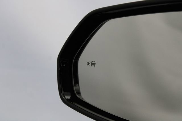 Certified 2023 Cadillac XT4 Luxury w/ Cold Weather Package image 19