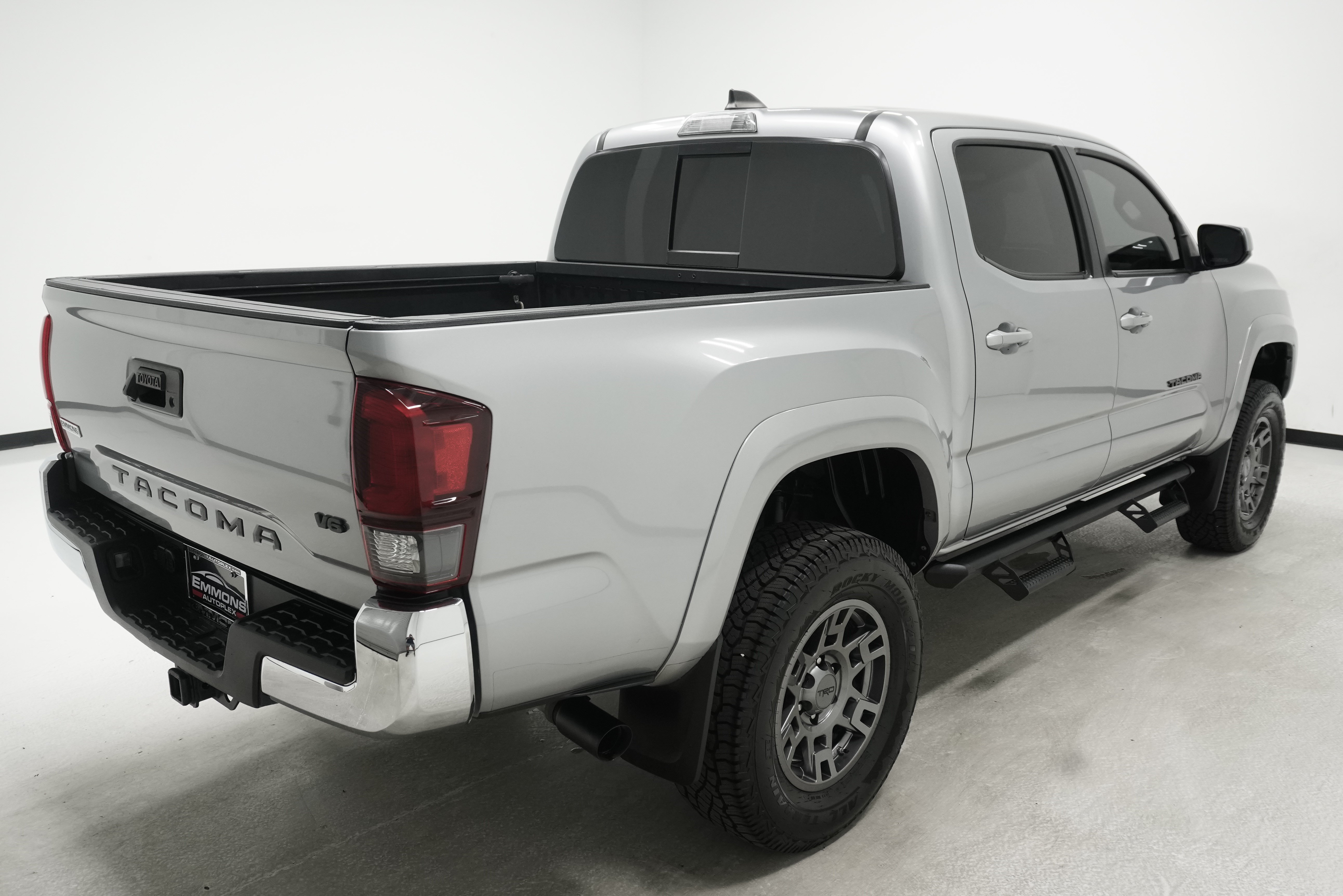 Used 2020 Toyota Tacoma SR5 RWD image 4