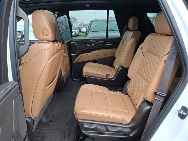 Used 2023 Cadillac Escalade Sport w/ LPO, ONYX Package image 8
