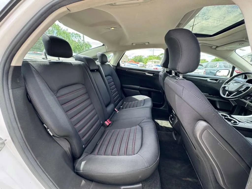 Used 2016 Ford Fusion SE FWD image 10