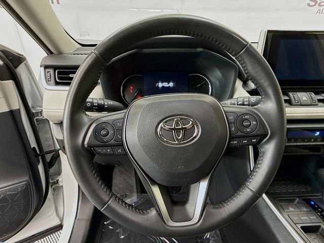 Used 2023 Toyota RAV4 XLE Premium image 11