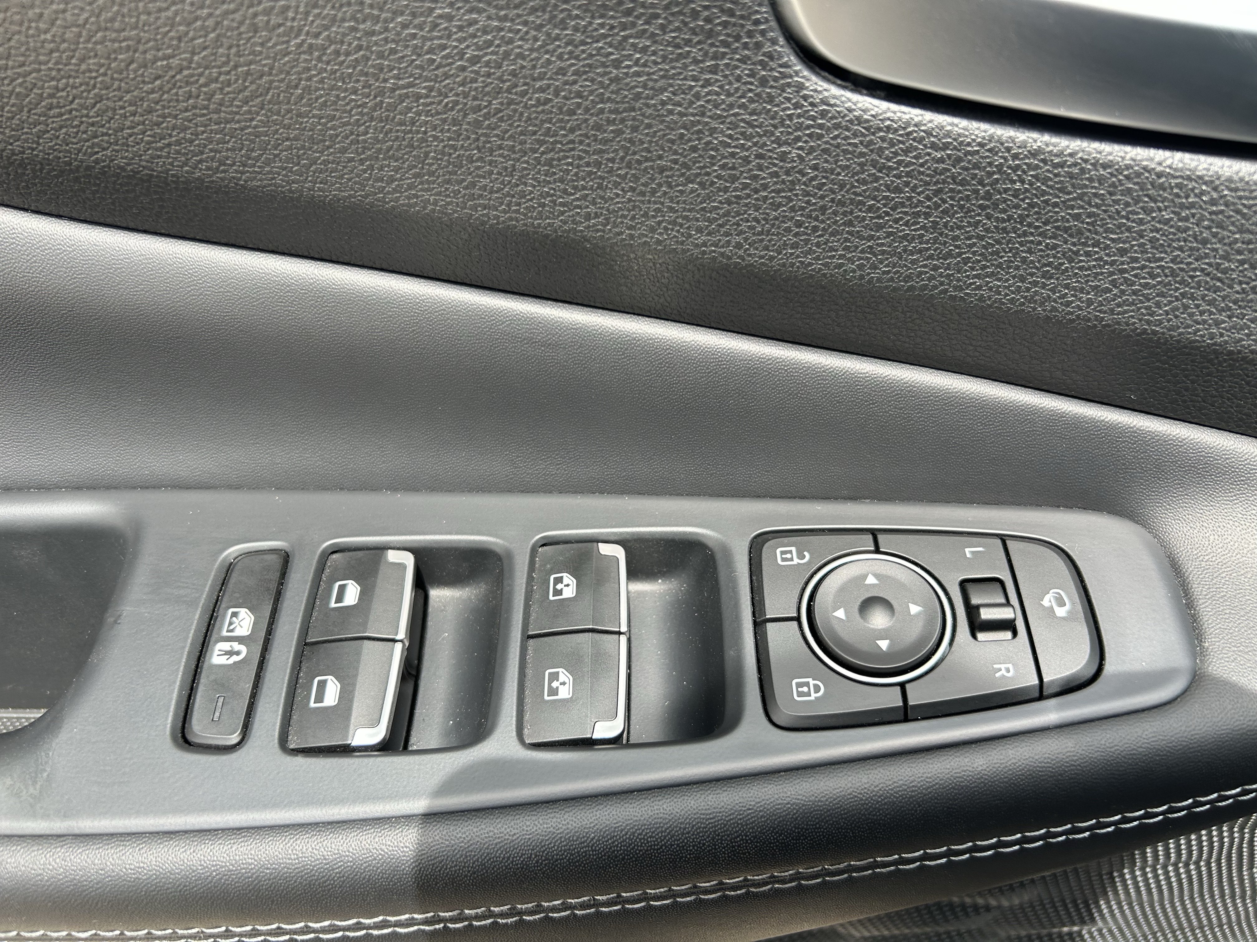 Used 2022 Hyundai Santa Fe Limited AWD/4WD image 19