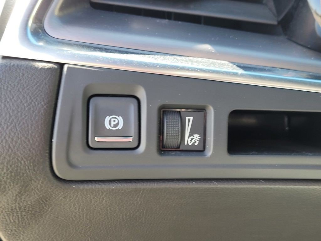 Certified 2023 Cadillac XT5 Luxury FWD image 30