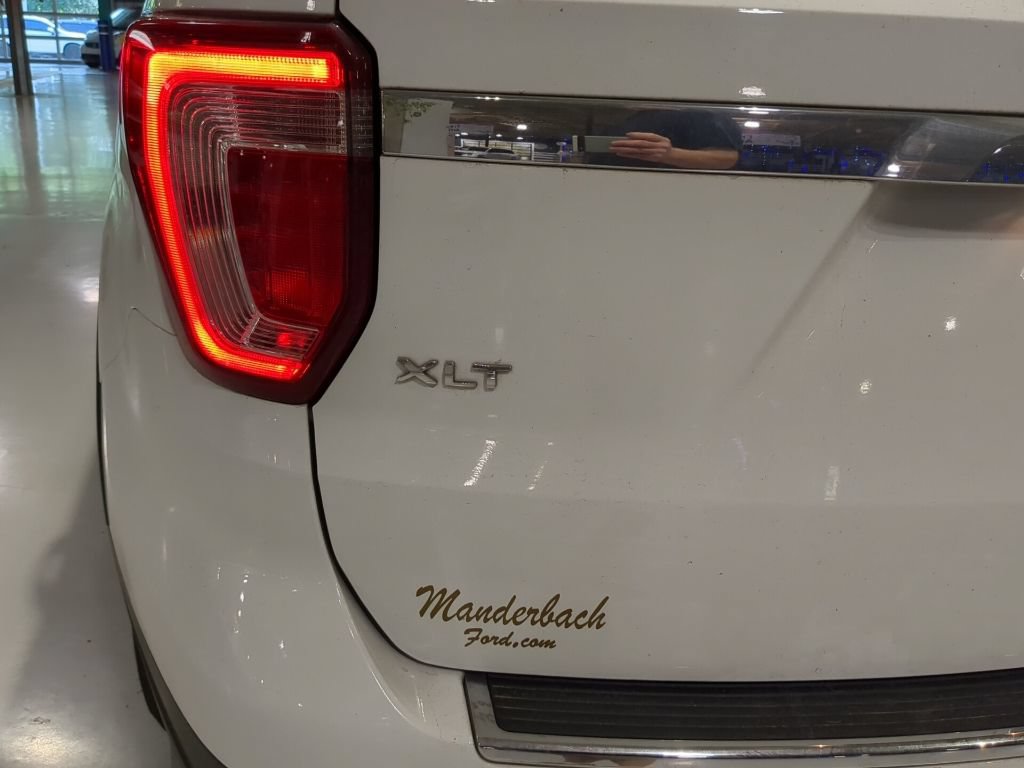 Certified 2018 Ford Explorer XLT w/ Equipment Group 201A AWD/4WD image 10